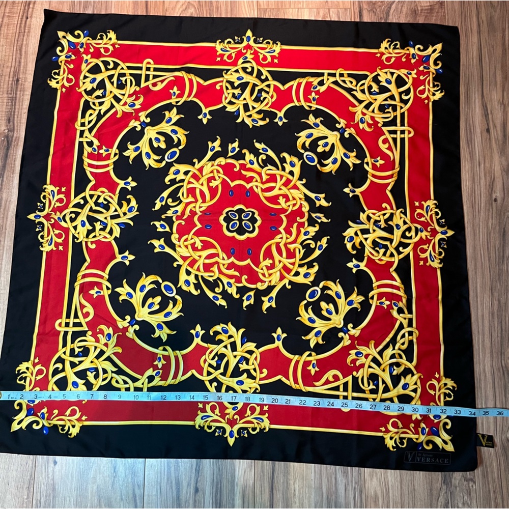 VERSACE SCRAF - Picture 10 of 11